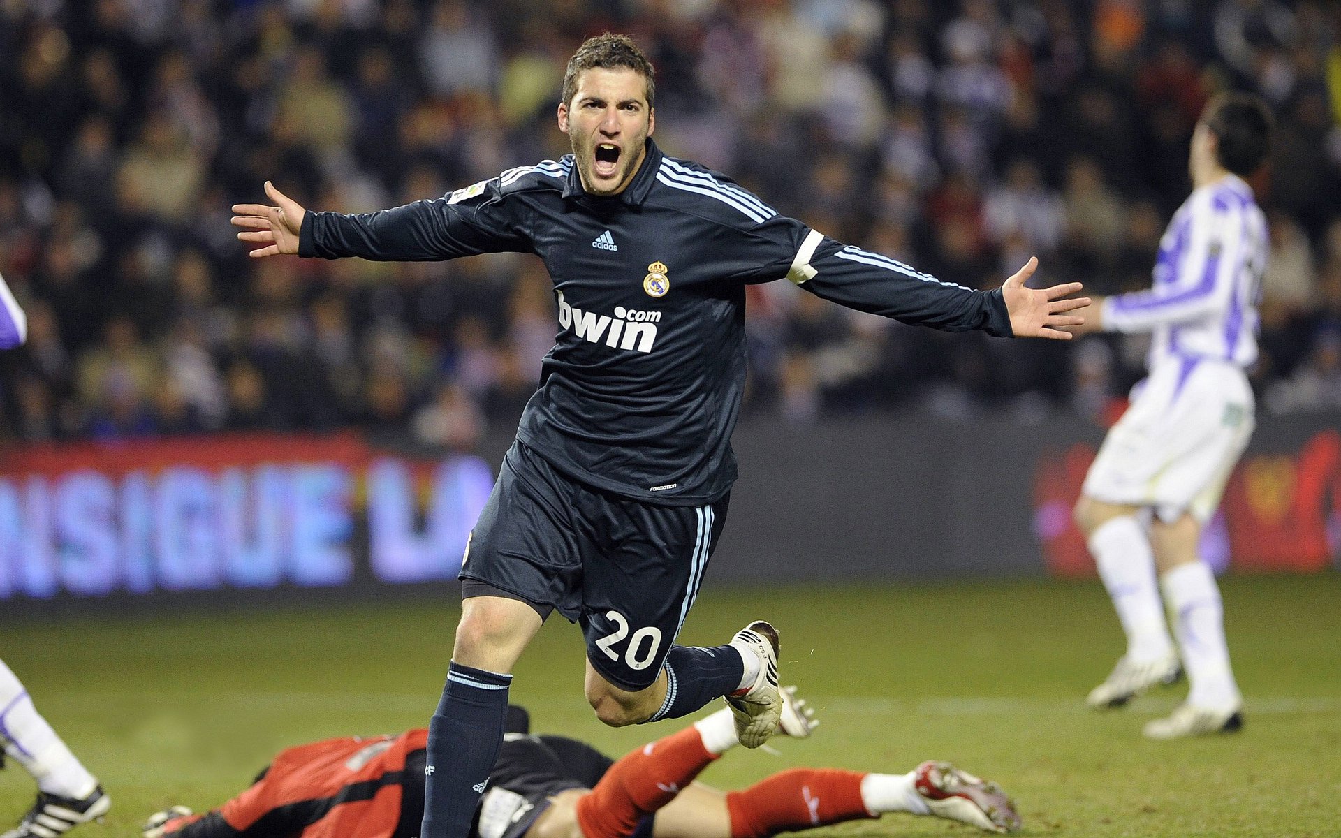 查尔莫斯短自再夺金牌，查尔莫斯什么水平